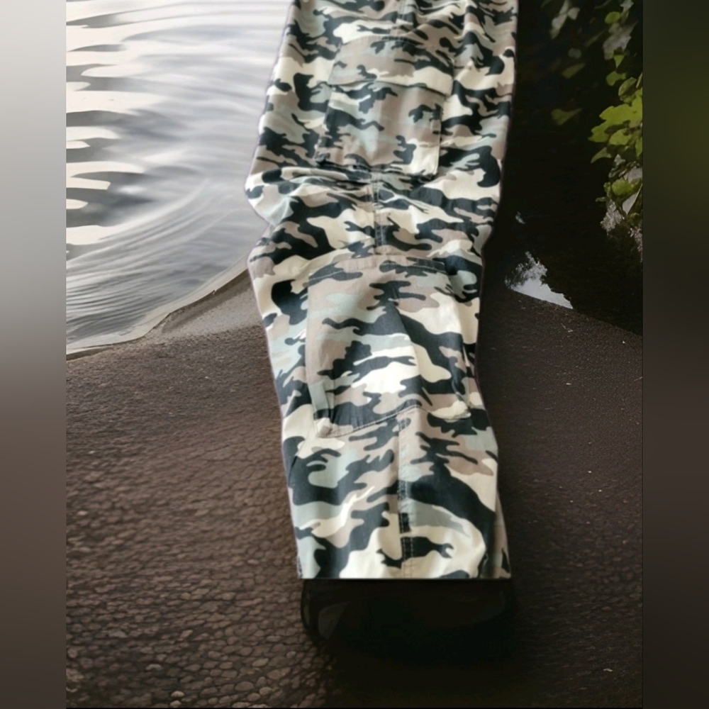 Pre-loved forever 21 camo pants sz XL - Picture 3 of 8